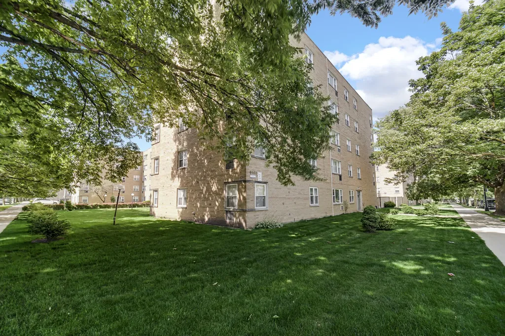 6160 North Damen Avenue Chicago IL 60659