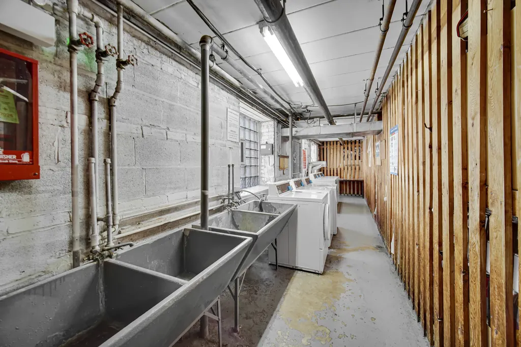 6160 North Damen Avenue Chicago IL 60659