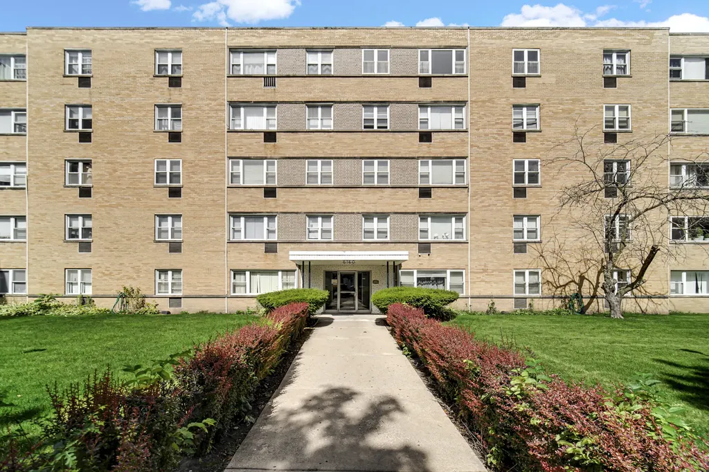 6160 North Damen Avenue Chicago IL 60659