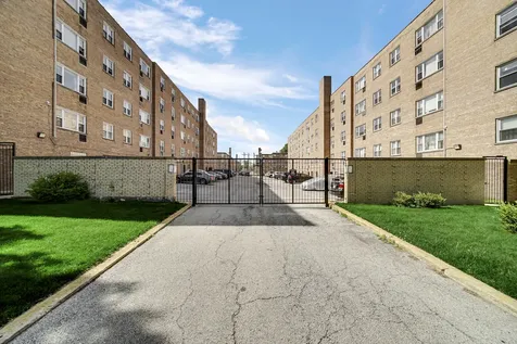 6160 North Damen Avenue Chicago IL 60659
