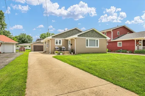 615 East Newkirk Street Tuscola IL 61953