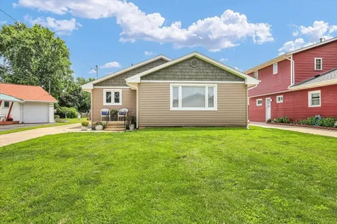 615 East Newkirk Street Tuscola IL 61953