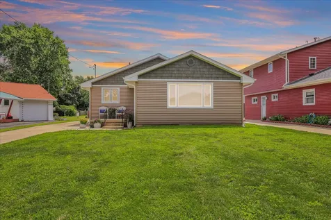 615 East Newkirk Street Tuscola IL 61953
