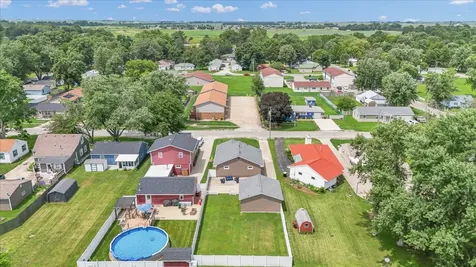 615 East Newkirk Street Tuscola IL 61953