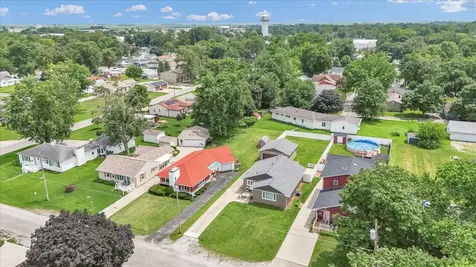 615 East Newkirk Street Tuscola IL 61953