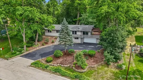 109 Wood Drive Algonquin IL 60102