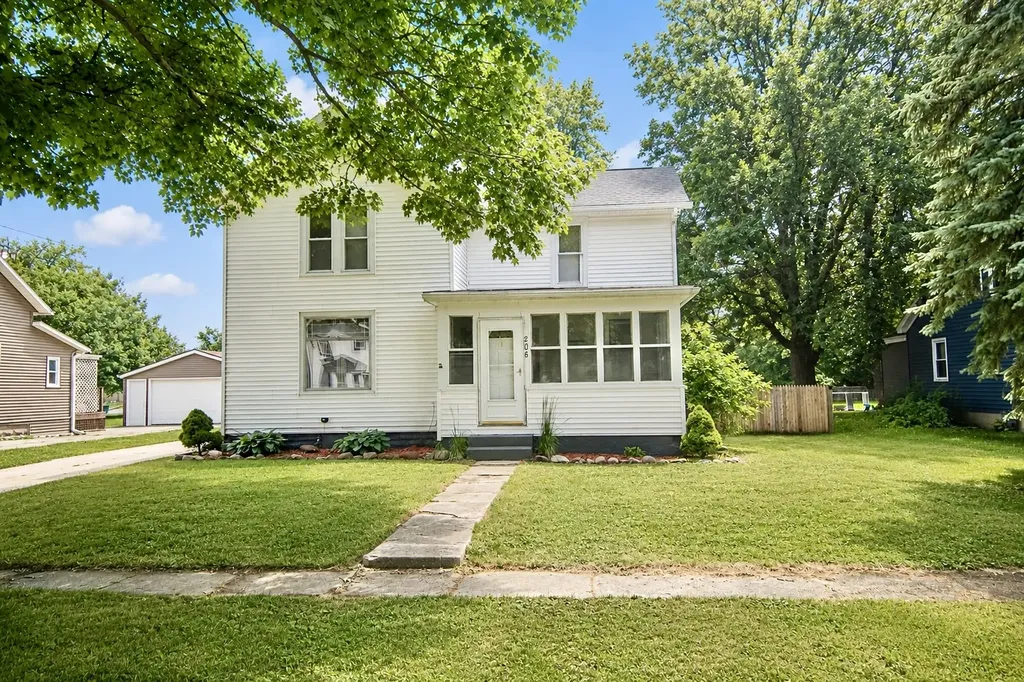 208 South Sycamore Street Franklin Grove IL 61031