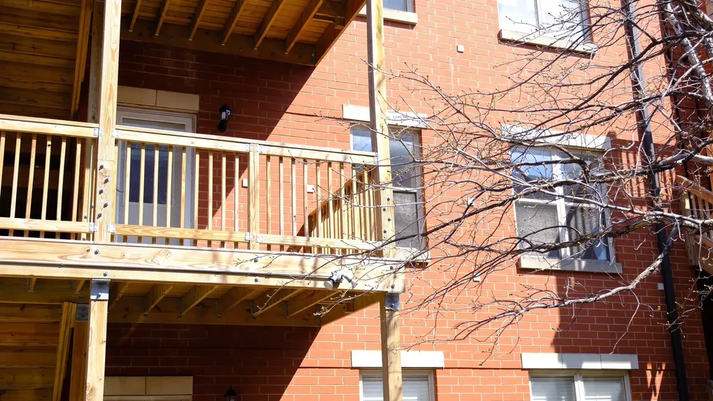 347 East 25th Place Chicago IL 60616