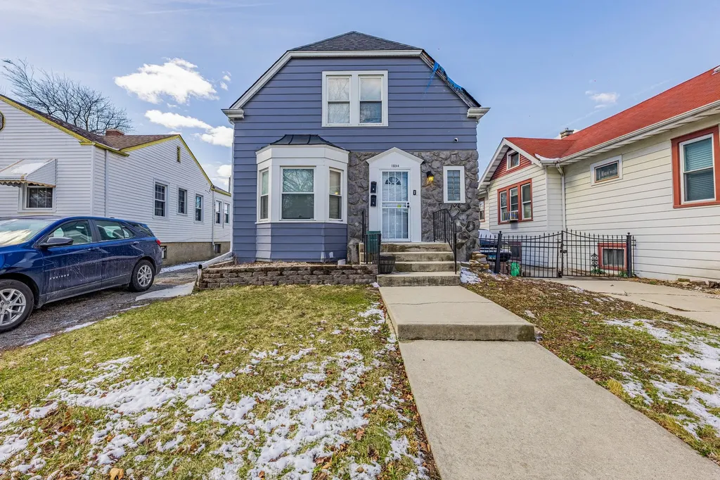 10044 South La Salle Street Chicago IL 60628
