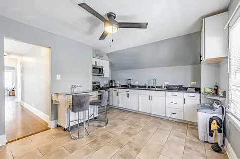 10044 South La Salle Street Chicago IL 60628