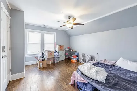 10044 South La Salle Street Chicago IL 60628