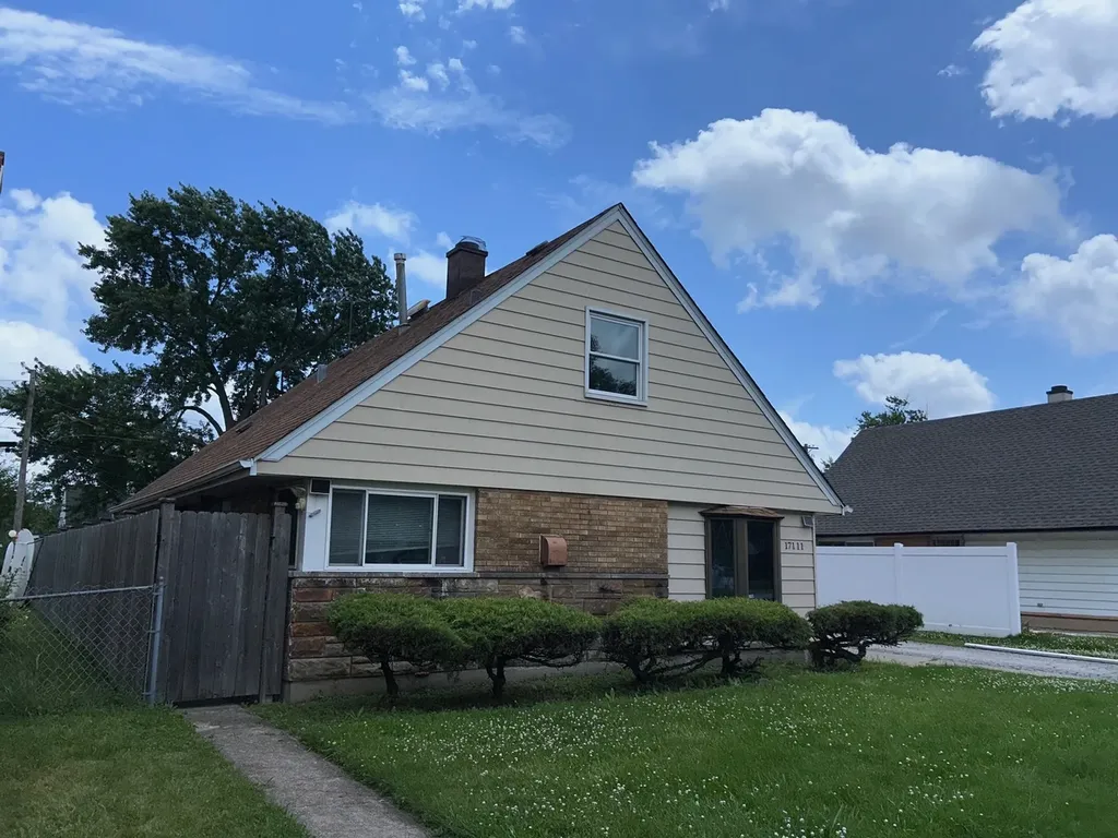 17111 Oakwood Avenue Lansing IL 60438