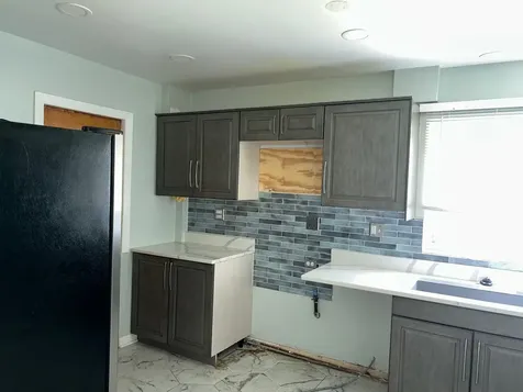 17111 Oakwood Avenue Lansing IL 60438