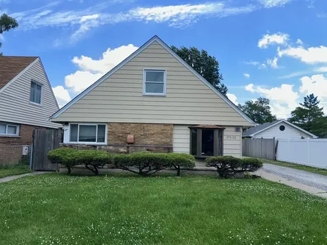 17111 Oakwood Avenue Lansing IL 60438