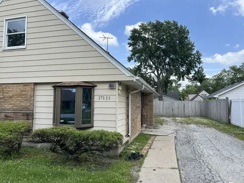 17111 Oakwood Avenue Lansing IL 60438