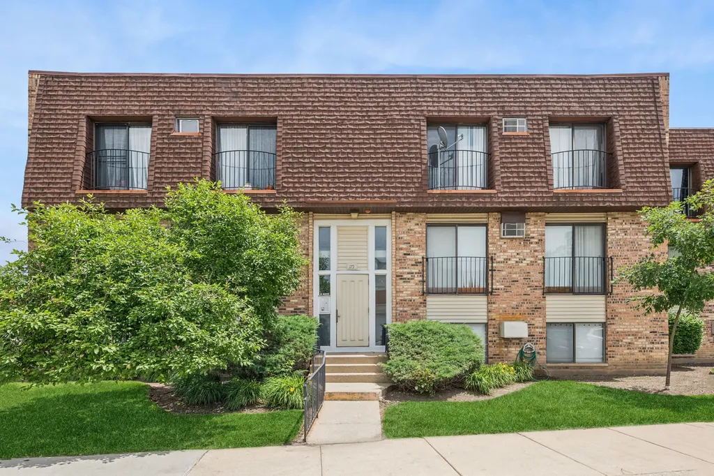 175 North Waters Edge Drive Glendale Heights IL 60139