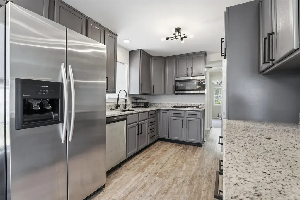 23016 West Lakeview Avenue Antioch IL 60002