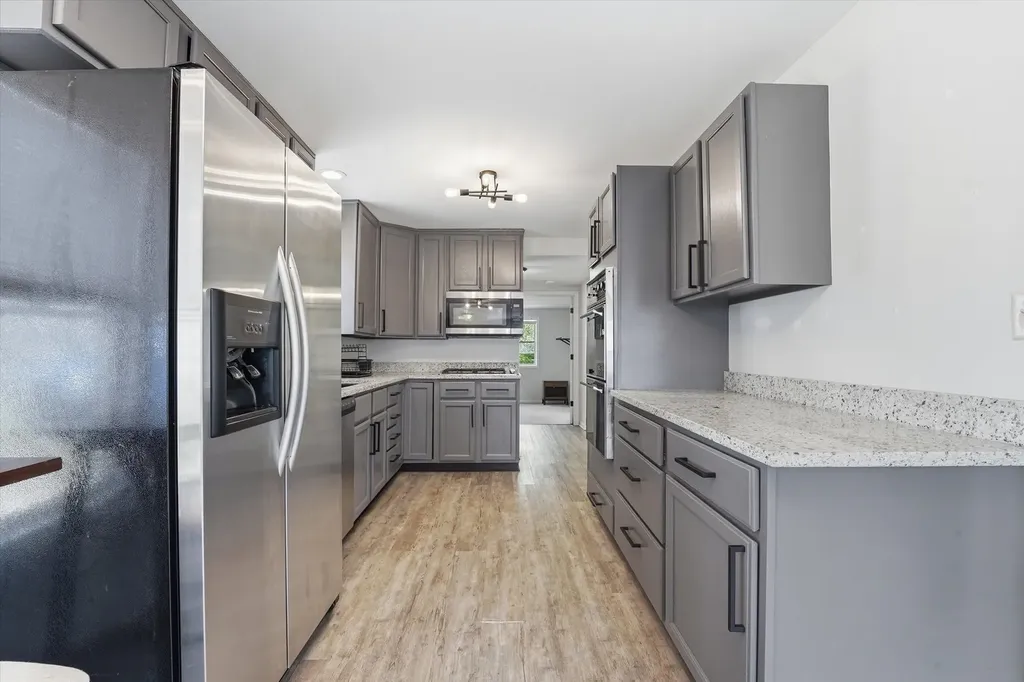 23016 West Lakeview Avenue Antioch IL 60002