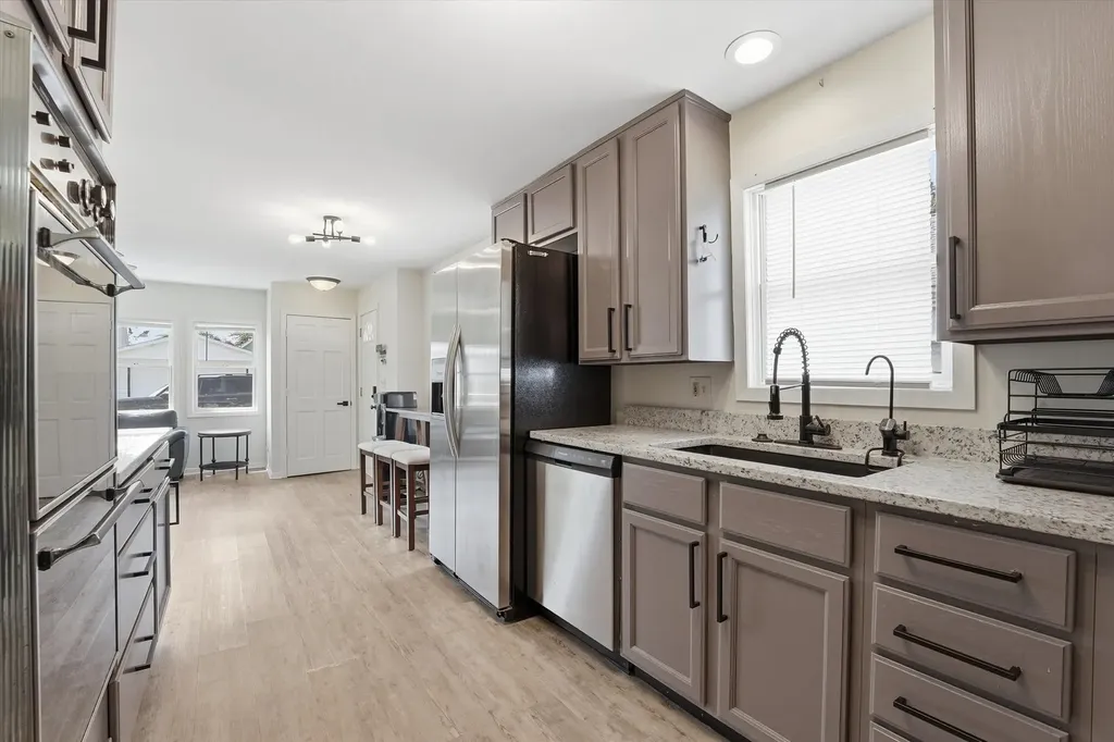 23016 West Lakeview Avenue Antioch IL 60002