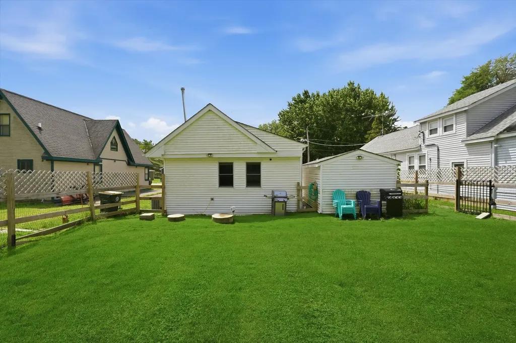 23016 West Lakeview Avenue Antioch IL 60002