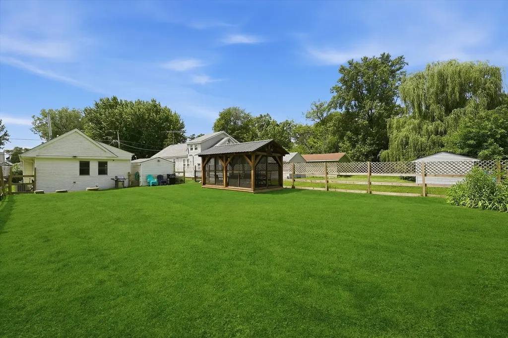 23016 West Lakeview Avenue Antioch IL 60002