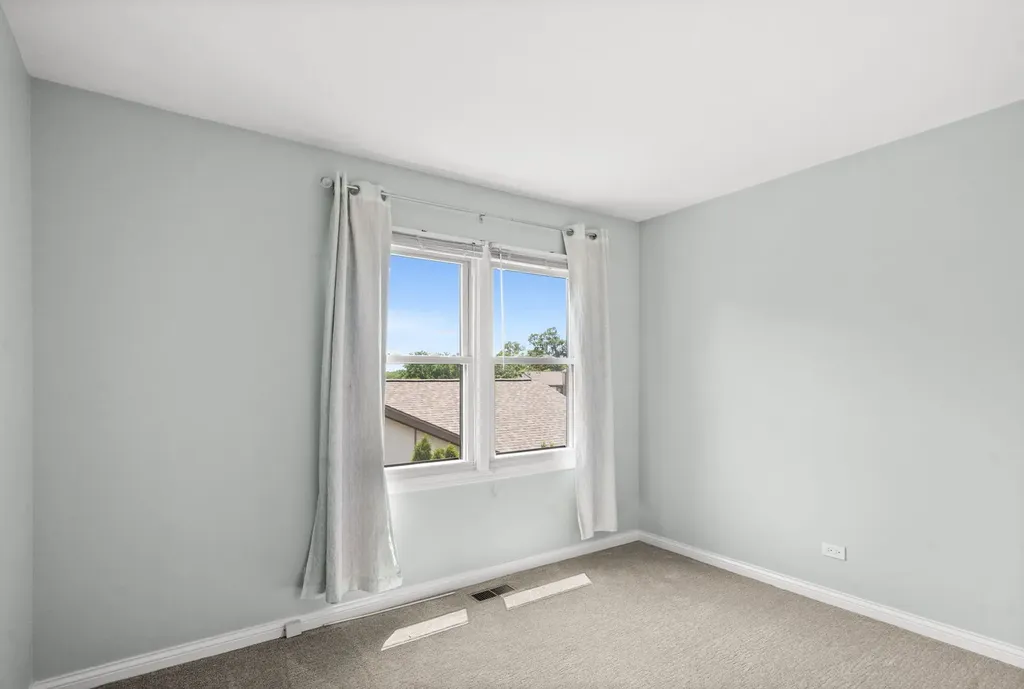 1054 Oakview Drive Wheaton IL 60187