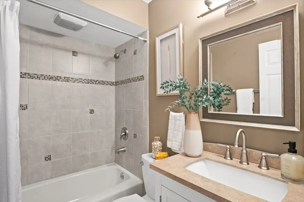 1054 Oakview Drive Wheaton IL 60187