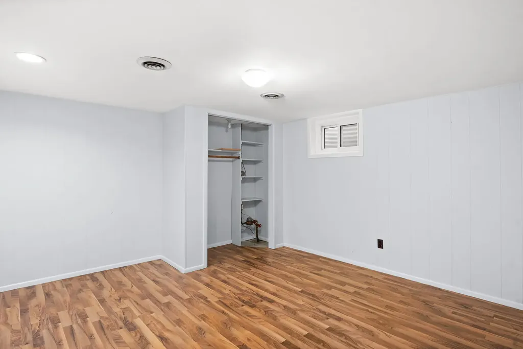1054 Oakview Drive Wheaton IL 60187