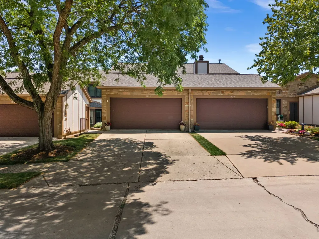 1054 Oakview Drive Wheaton IL 60187