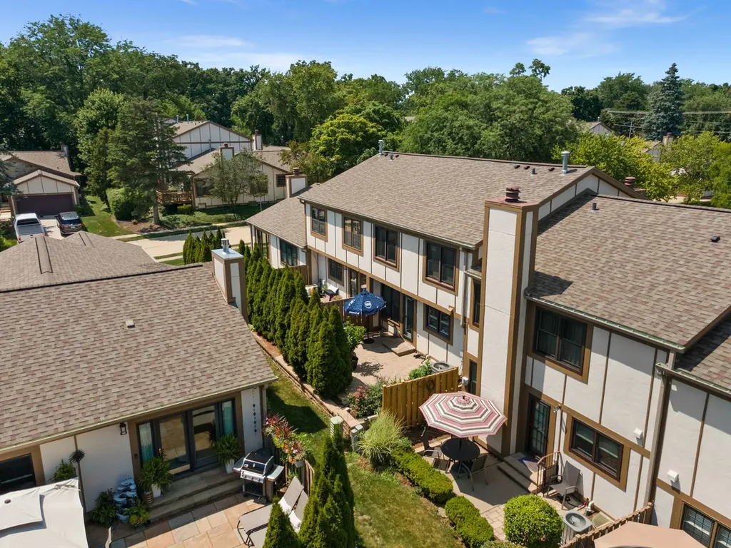 1054 Oakview Drive Wheaton IL 60187