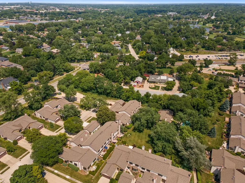 1054 Oakview Drive Wheaton IL 60187