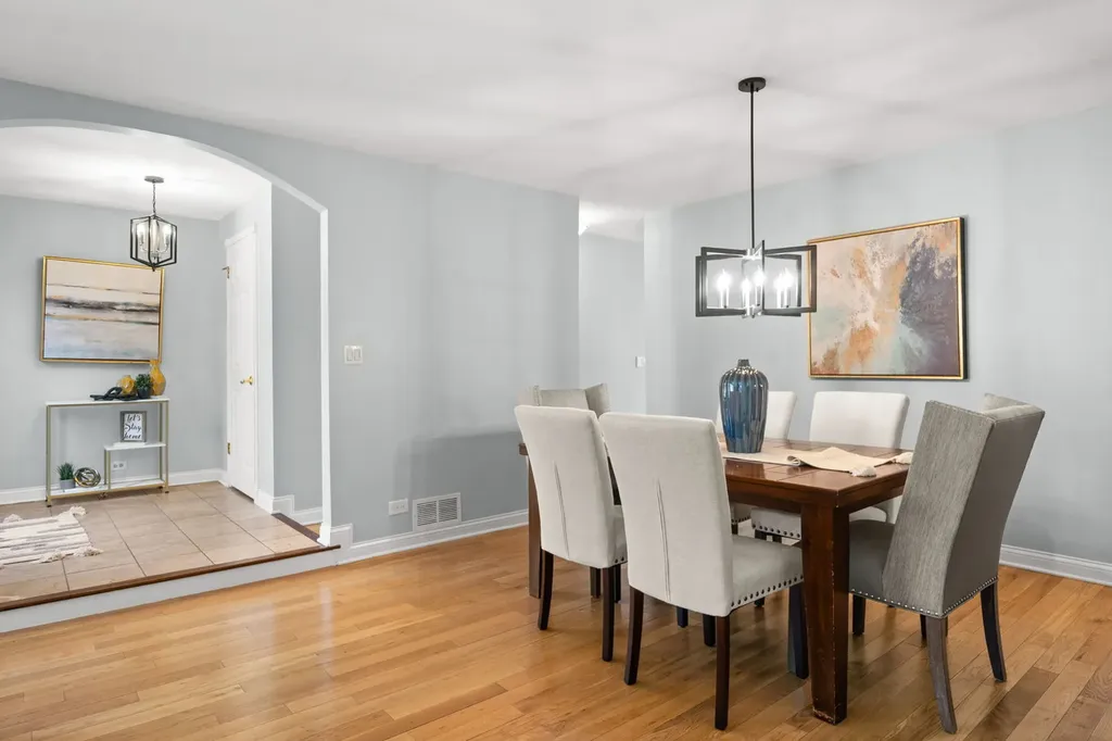 1054 Oakview Drive Wheaton IL 60187