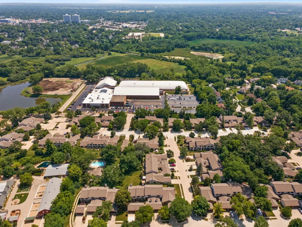 1054 Oakview Drive Wheaton IL 60187