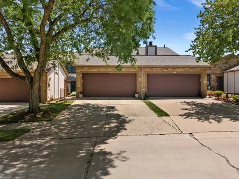 1054 Oakview Drive Wheaton IL 60187