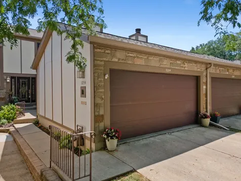 1054 Oakview Drive Wheaton IL 60187