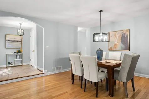 1054 Oakview Drive Wheaton IL 60187