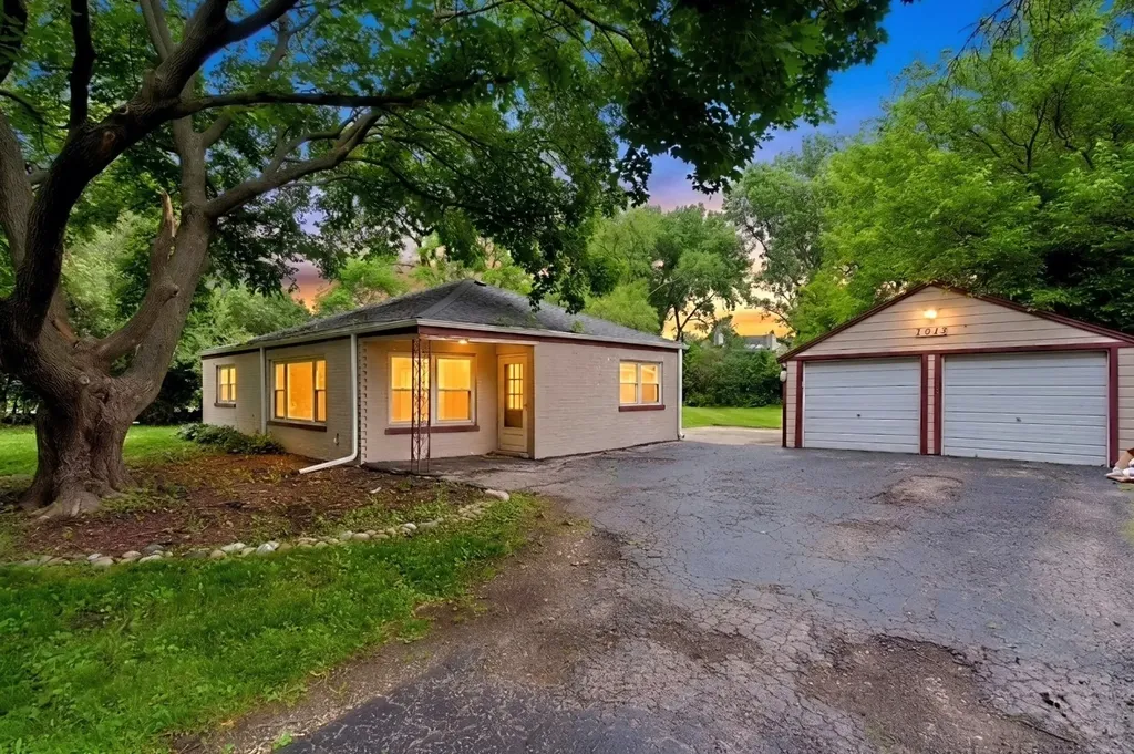 1013 Highmoor Road Lombard IL 60148