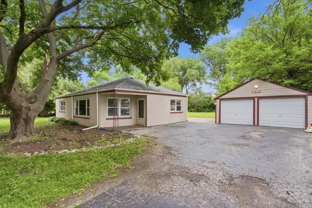 1013 Highmoor Road Lombard IL 60148