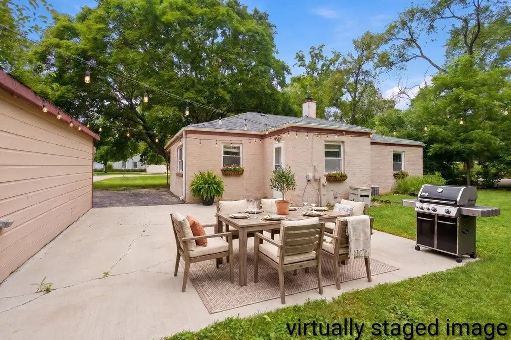 1013 Highmoor Road Lombard IL 60148