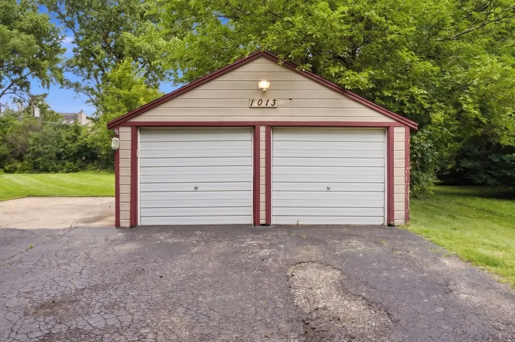 1013 Highmoor Road Lombard IL 60148
