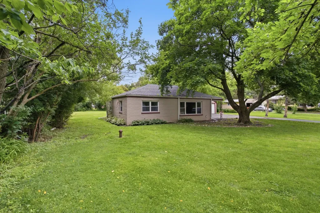 1013 Highmoor Road Lombard IL 60148