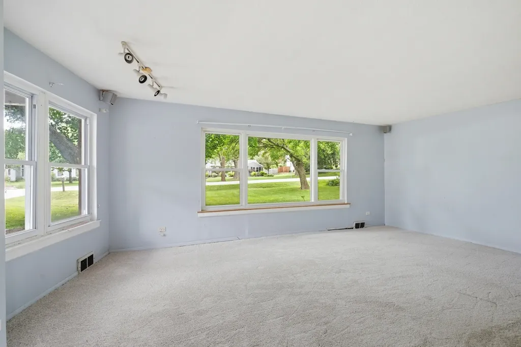 1013 Highmoor Road Lombard IL 60148