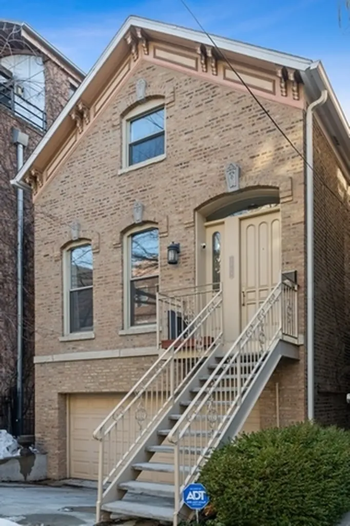 1454 North Wieland Street Chicago IL 60610