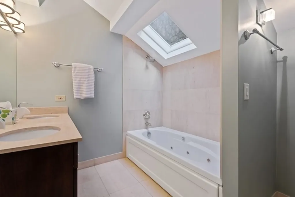 1454 North Wieland Street Chicago IL 60610