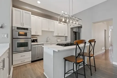 1454 North Wieland Street Chicago IL 60610