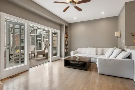 1454 North Wieland Street Chicago IL 60610