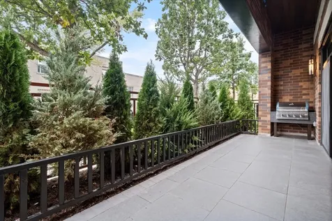 3951 North Wayne Avenue Chicago IL 60613