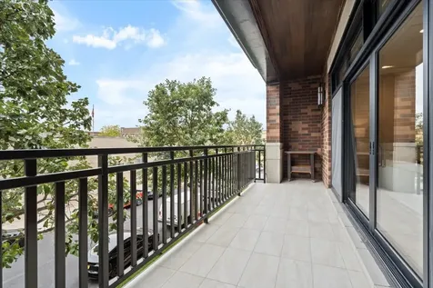 3951 North Wayne Avenue Chicago IL 60613