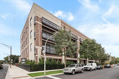 3951 North Wayne Avenue Chicago IL 60613