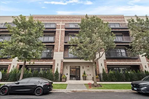 3951 North Wayne Avenue Chicago IL 60613